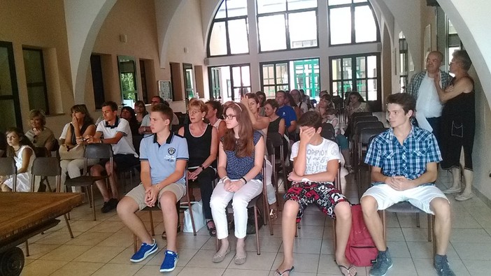 San Bartolomeo al Mare: consegnate cinque borse di studio in memoria di Rodolfo Martini