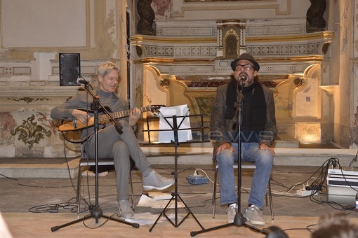 L'esibizione di Amedeo Grisi con Claudio Baglioni nella ex chiesa di Santa Brigida L'esibizione di Amedeo Grisi con Claudio Baglioni nella ex chiesa di Santa Brigida
