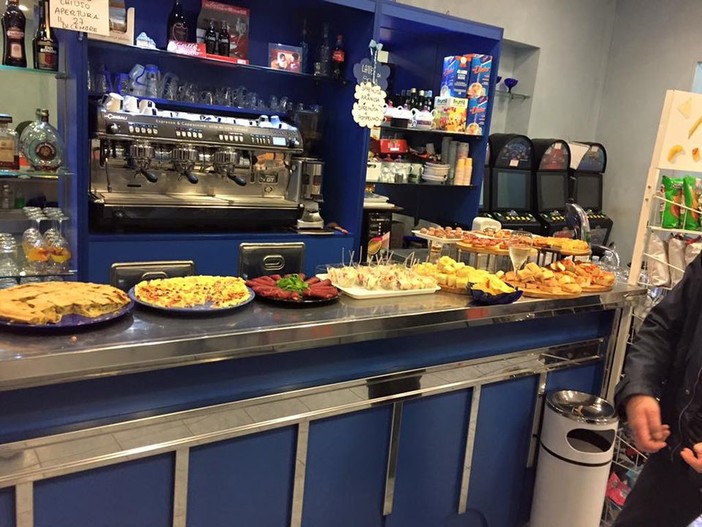 Il Capodanno inizia già alle 17 con l'aperitivo a buffet del Blu Bar di Vallecrosia: per l'ultimo dell'anno speciale promozione 2x1 Il Capodanno inizia già alle 17 con l'aperitivo a buffet del Blu Bar di Vallecrosia: per l'ultimo dell'anno speciale promozione 2x1