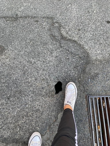 Profonda e pericolosa buca in Via Gibelli ad Imperia, PD: "Auspichiamo un immediato intervento" Profonda e pericolosa buca in Via Gibelli ad Imperia, PD: "Auspichiamo un immediato intervento"