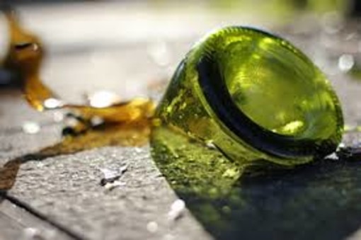 Imperia: fuochi d'artificio per San Giovanni, il sindaco firma ordinanza che vieta la vendita di alcolici in bottiglie di vetro o lattina