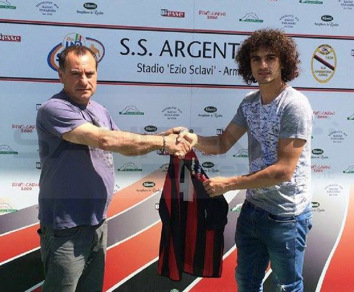 Calcio: nuovo attaccante per l'Argentina, arriva Besmir Balla, albanese, classe 1994, “Sono qua per fare il meglio e dare una grossa mano alla squadra” Calcio: nuovo attaccante per l'Argentina, arriva Besmir Balla, albanese, classe 1994, “Sono qua per fare il meglio e dare una grossa mano alla squadra”