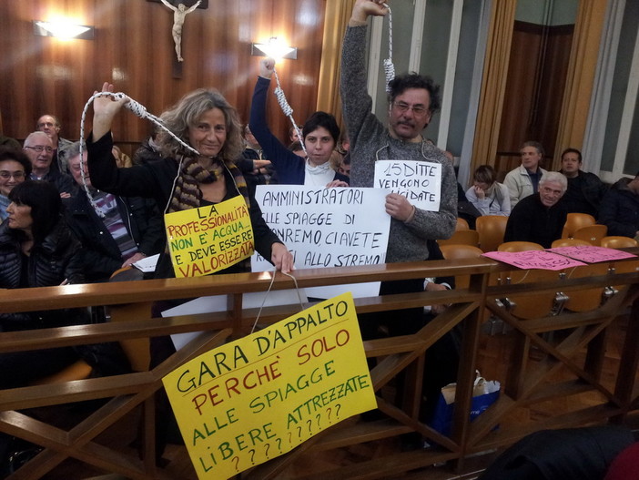 Sanremo: il consiglio comunale accoglie all'unanimità le richieste dei balneari per il bando delle spiagge