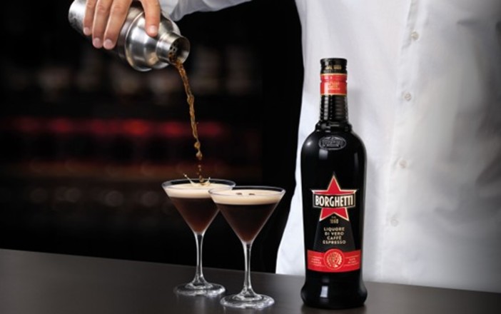 Il caffè ha un nuovo rituale estivo: scopri Espresso Martini con Borghetti Il caffè ha un nuovo rituale estivo: scopri Espresso Martini con Borghetti