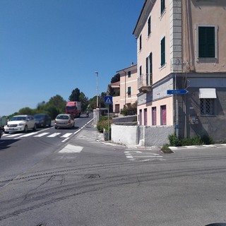 Imperia: mercoledì i lavori per il posizionamento del semaforo al bivio di Poggi (foto e video)