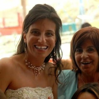 Giuseppina con la figlia Barbara Pasqua nel giorno del suo matrimonio Giuseppina con la figlia Barbara Pasqua nel giorno del suo matrimonio
