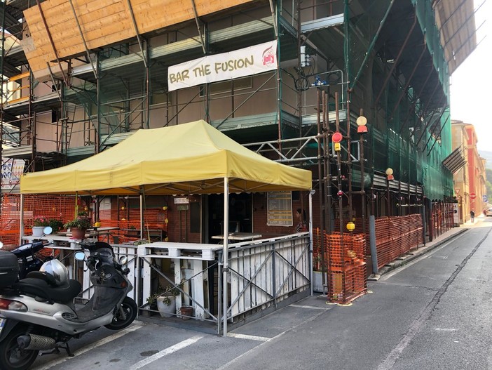 Imperia, furto al bar 'Europa' a Oneglia: ladri rubano oltre 5 mila euro (foto)