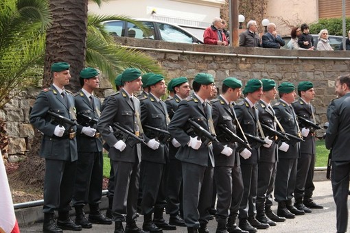 Sanremo: i bambini della scuola primaria di via Volta a lezione di legalità. Docenti i militari della GdF Sanremo: i bambini della scuola primaria di via Volta a lezione di legalità. Docenti i militari della GdF