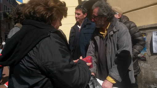 Imperia: raccolte duecento firme per la pedonalizzazione di via Cascione, anche in via San Giovanni. Capacci: "La città è a favore del progetto" Imperia: raccolte duecento firme per la pedonalizzazione di via Cascione, anche in via San Giovanni. Capacci: "La città è a favore del progetto"