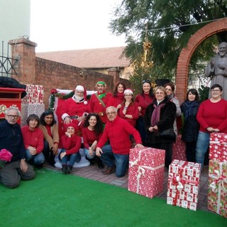 A Taggia arrivano "Babbo Natale e l'elfo", per tre giorni da oggi un'iniziativa per i bambini e per il Gaslini A Taggia arrivano "Babbo Natale e l'elfo", per tre giorni da oggi un'iniziativa per i bambini e per il Gaslini