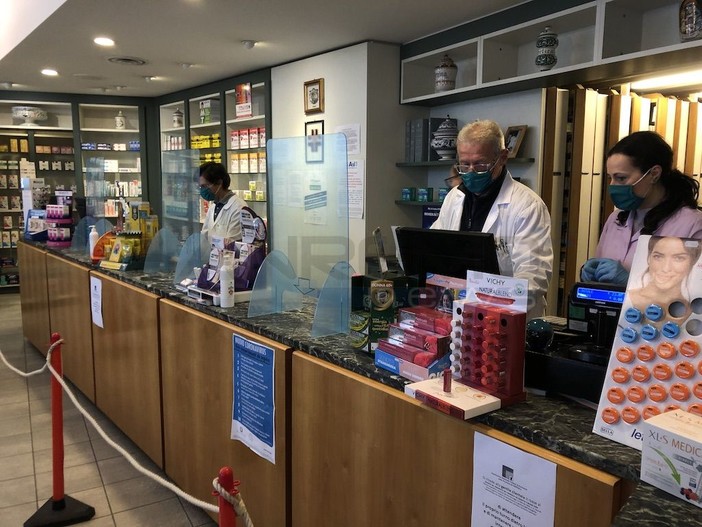 Emergenza Coronavirus: sicurezza nelle Farmacie, arrivano le paratie in plexiglas per tutelare il personale