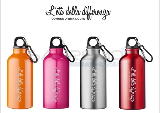 Primo giorno di scuola con la borraccia del Comune di Riva Ligure, l'iniziativa dell'amministrazione Giuffra contro l'uso della plastica