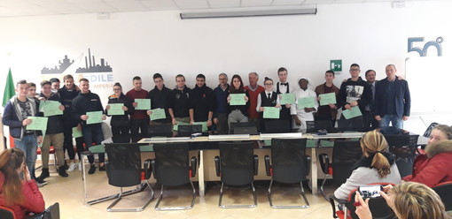 Imperia: consegnate le Borse di Studio al SEI – CPT Scuola Edile, Francesco Castellaro "Premiati non solo il profitto ma soprattutto l'impegno e la presenza scolastica" Imperia: consegnate le Borse di Studio al SEI – CPT Scuola Edile, Francesco Castellaro "Premiati non solo il profitto ma soprattutto l'impegno e la presenza scolastica"