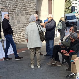 A Sanremo la raccolta firme per 'Riprendiamoci il Comune', "Puntiamo a 50mila adesioni in provincia di Imperia"