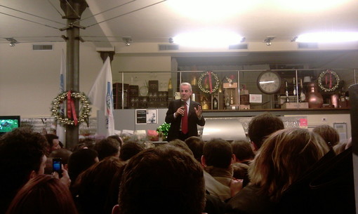 Imperia: l'ex ministro Scajola ospite alla festa degli auguri del Pdl. Ha parlato di crisi economica e prospettive