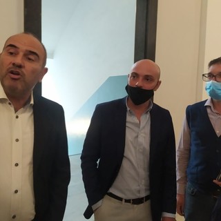 Imperia, commerciante accusa: "Io multato per volere di Oneglio", le opposizioni insorgono: "Se fatti accertati l'assessore si dimetta"