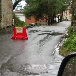 Maltempo: chiusa la strada provinciale 61 all'ingresso di Perinaldo dove erano in corso alcuni lavori (foto) Maltempo: chiusa la strada provinciale 61 all'ingresso di Perinaldo dove erano in corso alcuni lavori (foto)