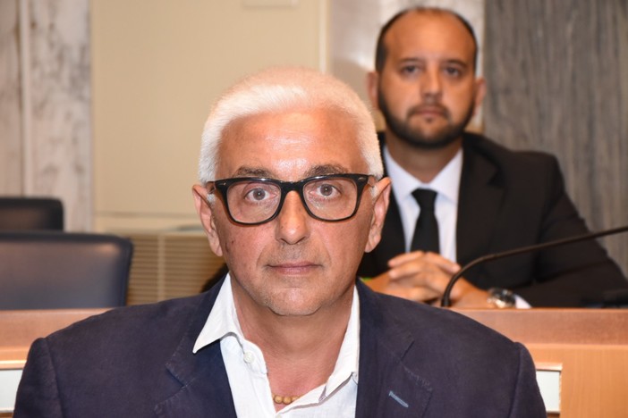 ‘Obiettivo Imperia’ contro ‘Sinistra in Comune’: "Sardi più comunicati che voti, da lui solo attacchi senza capo né coda"