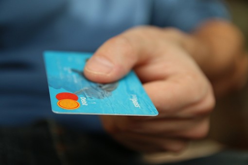 Formalmente nullatenente, deve rispondere di aver riciclato quasi un milione di euro di provenienza illecita Formalmente nullatenente, deve rispondere di aver riciclato quasi un milione di euro di provenienza illecita