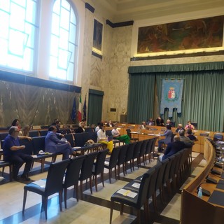 Imperia: chi amplia un immobile dovrà realizzare due parcheggi o pagare 24mila euro al comune. Approvata ieri in consiglio la modifica al regolamento edilizio Imperia: chi amplia un immobile dovrà realizzare due parcheggi o pagare 24mila euro al comune. Approvata ieri in consiglio la modifica al regolamento edilizio