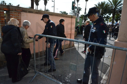 Sanremo: 260 uomini per la sicurezza del corso fiorito, tutto è filato liscio. Controlli anche con i metal detector