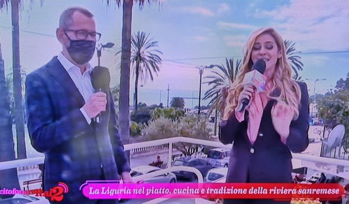 #Sanremo2022: Roberto Berio, titolare del ristorante 'Glam', in diretta a 'Citofonare Rai2' #Sanremo2022: Roberto Berio, titolare del ristorante 'Glam', in diretta a 'Citofonare Rai2'