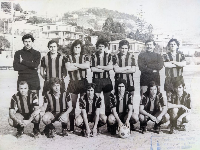 Sanremo: rimpatriata l'8 giugno per gli ex nerazzurri della Carlin's Boys con almeno sessant'anni d'età (foto) Sanremo: rimpatriata l'8 giugno per gli ex nerazzurri della Carlin's Boys con almeno sessant'anni d'età (foto)