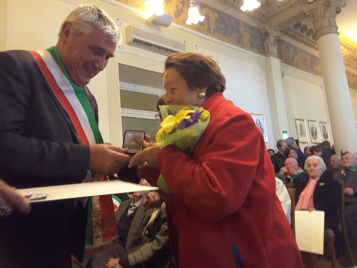 Imperia: consegnate dal Prefetto le “Medaglie della Liberazione” ai cittadini del Golfo Dianese Imperia: consegnate dal Prefetto le “Medaglie della Liberazione” ai cittadini del Golfo Dianese