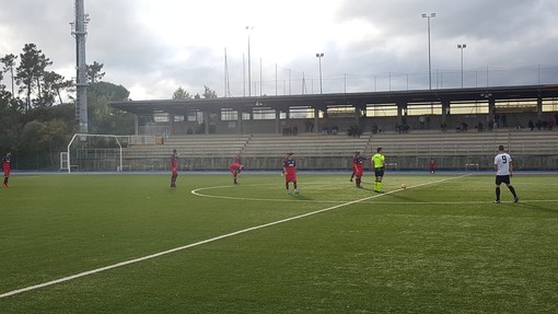 Calcio, Promozione. Troppo Varazze per il Camporosso: rossoblu al tappeto Calcio, Promozione. Troppo Varazze per il Camporosso: rossoblu al tappeto