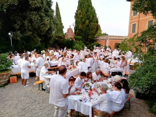 Ventimiglia, il 13 luglio la 'Cena in bianco': ecco come aderire Ventimiglia, il 13 luglio la 'Cena in bianco': ecco come aderire
