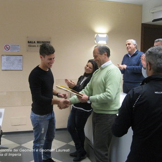 Ieri la cerimonia di consegna degli attestati per i geometri che hanno superato l'Esame di Stato a Imperia e Sanremo Ieri la cerimonia di consegna degli attestati per i geometri che hanno superato l'Esame di Stato a Imperia e Sanremo
