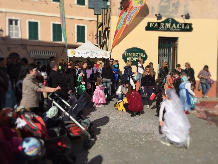 Santo Stefano al Mare: grande successo per l'atteso "Carnevale in piazza" con giochi, musica e tanti dolci