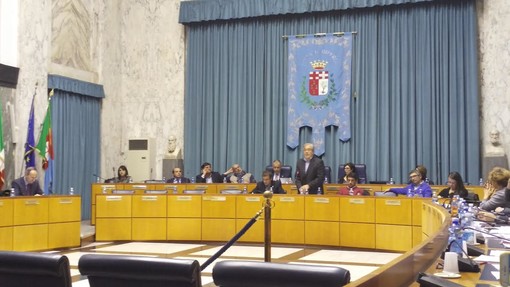 Imperia: stanco del gruppo misto, Antonio Russo medita il ritorno nel M5S. "Nessuno mi ha tolto l'utilizzo del logo". Sui migranti: "Imperia non è xenofoba e razzista"