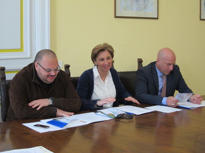 Da sinistra: Giorgio Giuffra, Claudia Lolli, Gianni Berrino Da sinistra: Giorgio Giuffra, Claudia Lolli, Gianni Berrino