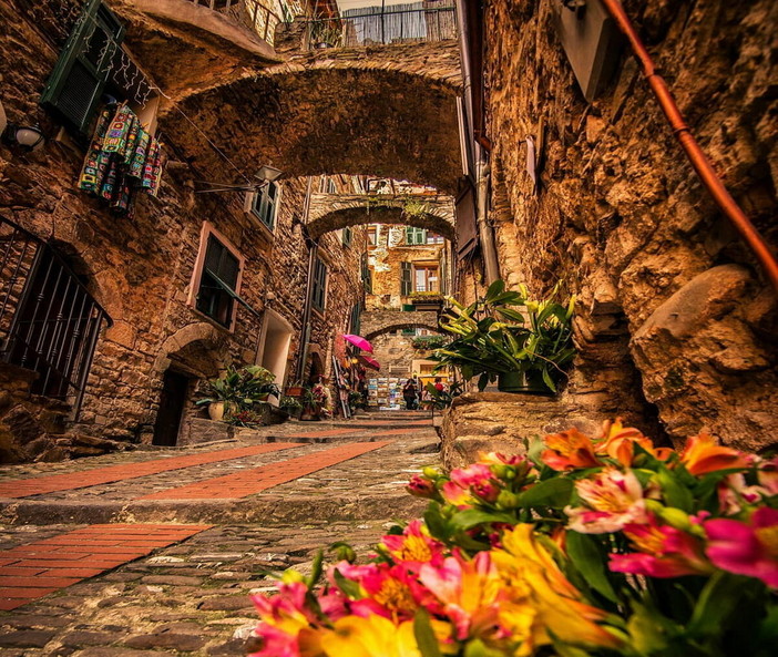 Caruggi in Fiore a Dolceacqua