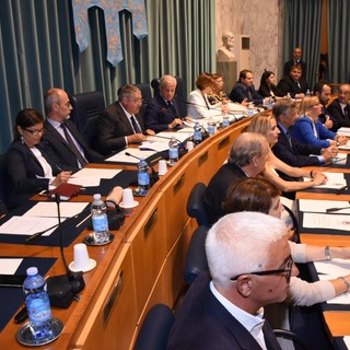 Imperia: Claudio Scajola condannato, interviene la giunta "Gli siamo vicini, non abbiamo dubbi sulla sua correttezza" Imperia: Claudio Scajola condannato, interviene la giunta "Gli siamo vicini, non abbiamo dubbi sulla sua correttezza"