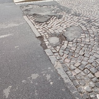 Sanremo, "cratere pericoloso in via Manzoni": la segnalazione