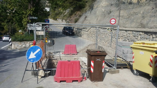 Ventimiglia, cantiere sulla condotta idrica fermo da una settimana: la segnalazione di Terre di Grimaldi