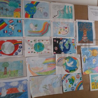 Ventimiglia: premiati i bambini delle scuole medie per il concorso Lions ‘Un poster per la Pace’ 2015/2016 Ventimiglia: premiati i bambini delle scuole medie per il concorso Lions ‘Un poster per la Pace’ 2015/2016