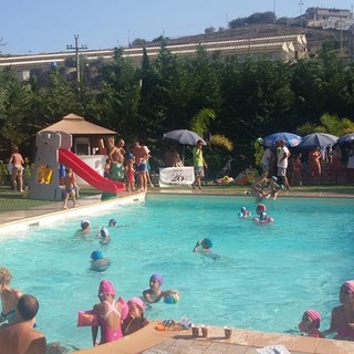 A Santo Stefano al Mare la bella stagione è già cominciata: barbecue e relax totale anche per esterni da Camper Village, da Giugno con la piscina