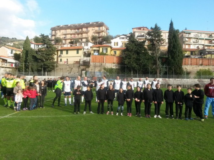Imperia: "Con il cuore in campo! Per Sergio. Un successo il pomeriggio di calcio e solidarietà al Nino Ciccione per Sergio Salvagno Imperia: "Con il cuore in campo! Per Sergio. Un successo il pomeriggio di calcio e solidarietà al Nino Ciccione per Sergio Salvagno