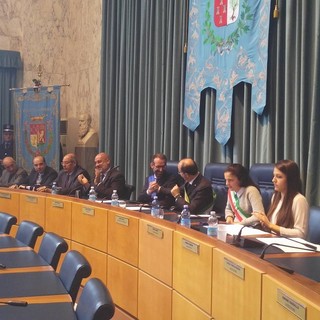 Imperia celebra il 25 aprile con la deposizione della corona d'alloro ai caduti e la cerimonia solenne in Consiglio Comunale (Foto e video)