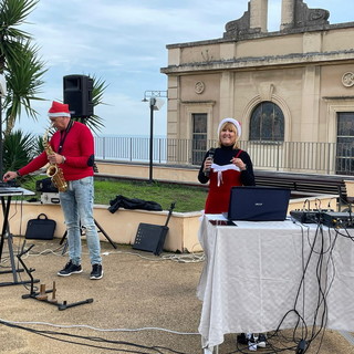 Sanremo, concerto natalizio di Francesca e Fabio per i degenti del Borea (foto)