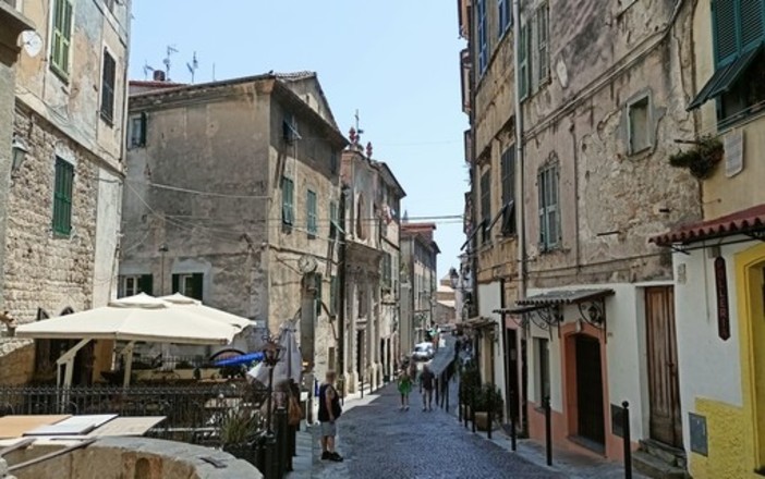 Ventimiglia, centro storico scelto come set per girare una serie televisiva
