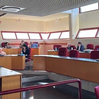 Taggia, il Piano Casa accende il Consiglio comunale: “Interventi senza convenzione, a rischio la legittimità”