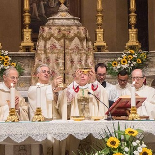 Corpus Domini a Sanremo: un'antica tradizione cristiana che si rinnova, il messaggio del Vescovo Suetta (Foto)
