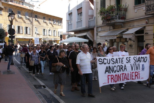 Buone notizie da Roma: riecco il bonus dei frontalieri, inserito nel maxi emendamento. Scibilia “Una risposta alle richieste dei cittadini” Buone notizie da Roma: riecco il bonus dei frontalieri, inserito nel maxi emendamento. Scibilia “Una risposta alle richieste dei cittadini”
