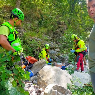 Molini di Triora, ciclista vola oltre il guard rail e finisce nel torrente Argentina: recuperato dall’elicottero (Foto) Molini di Triora, ciclista vola oltre il guard rail e finisce nel torrente Argentina: recuperato dall’elicottero (Foto)