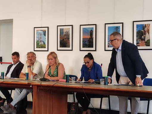 Lutto cittadino per la bimba morta a Bordighera, approvata la mozione di Fratelli d'Italia Lutto cittadino per la bimba morta a Bordighera, approvata la mozione di Fratelli d'Italia