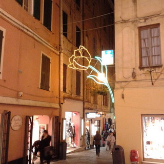 Sanremo: caduta vetri da Palazzo Nota, scampato pericolo in via Palazzo Sanremo: caduta vetri da Palazzo Nota, scampato pericolo in via Palazzo